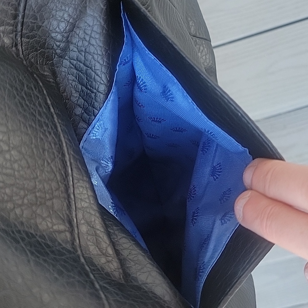 Juicy Couture Elegant Black Pebble Texture Leather, Blue Inside Shoulder Bag. - Picture 12 of 12